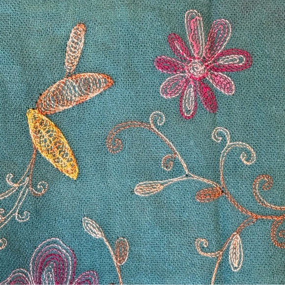 Scarf/Shawl. Teal and Floral Embroidery. Pashmina Designed. Great Condition! - Picture 7 of 8